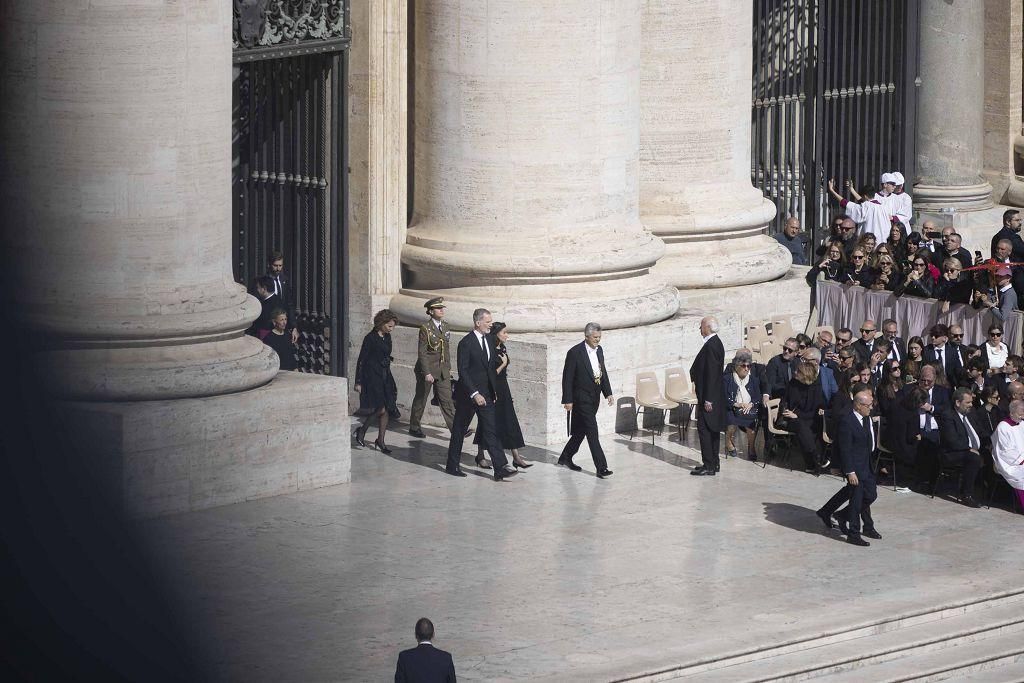 El funeral del papa Francisco en la Plaza de San Pedro del Vaticano, en imágenes