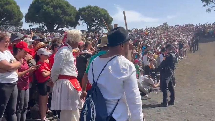 El Hierro cumple con la Bajada de la Virgen de Los Reyes.