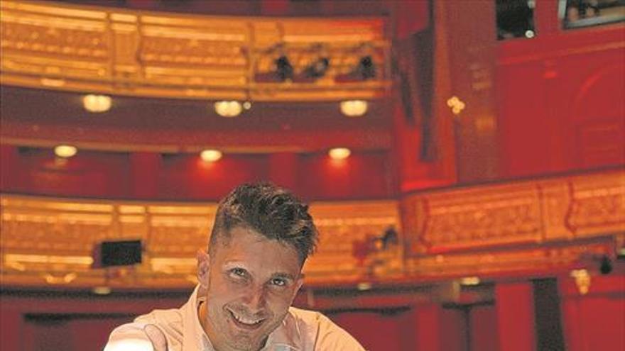 Jorge Luengo: «Ser el primer mago de la historia en actuar en el Teatro Real es un privilegio»