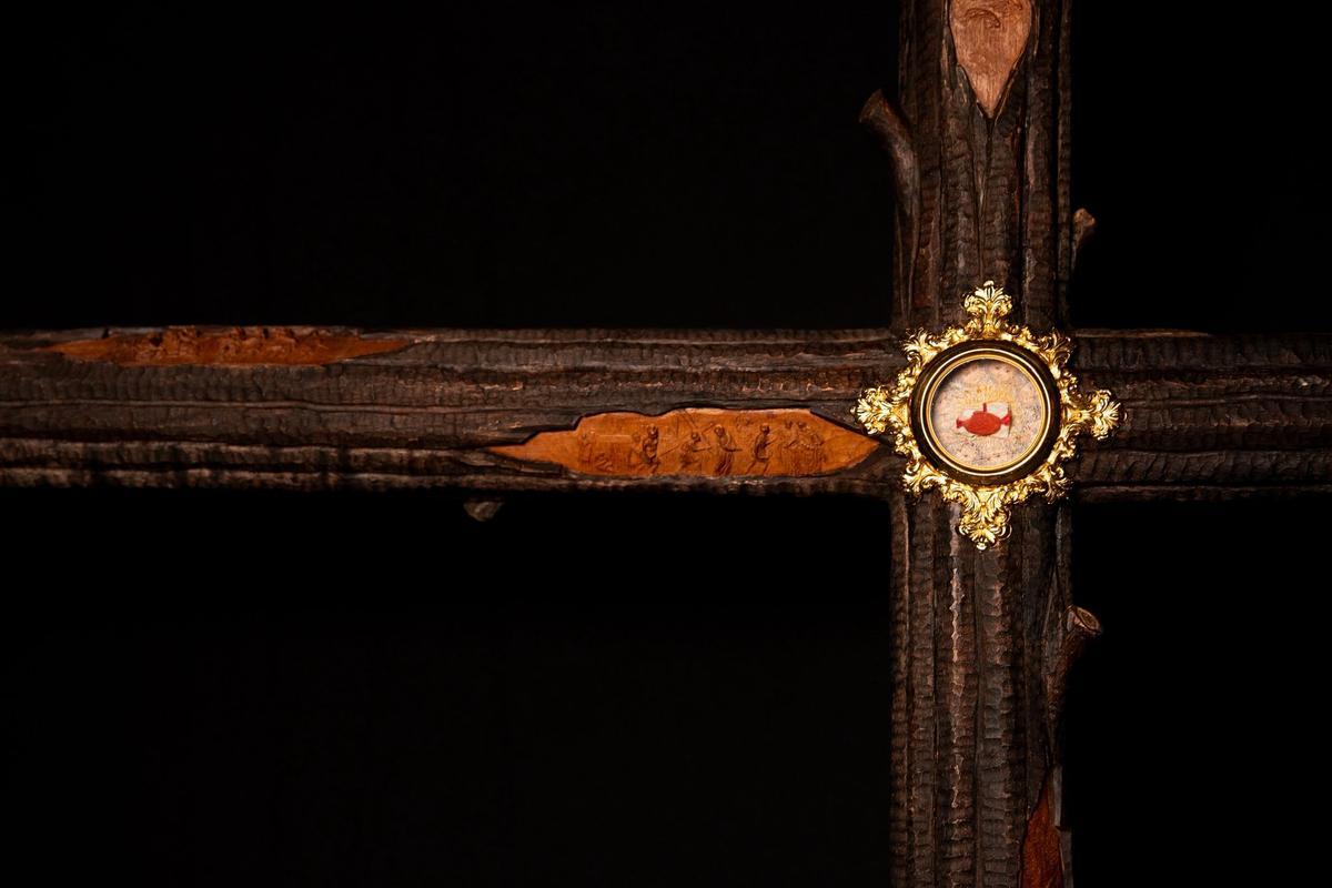 Detalle de la nueva cruz.