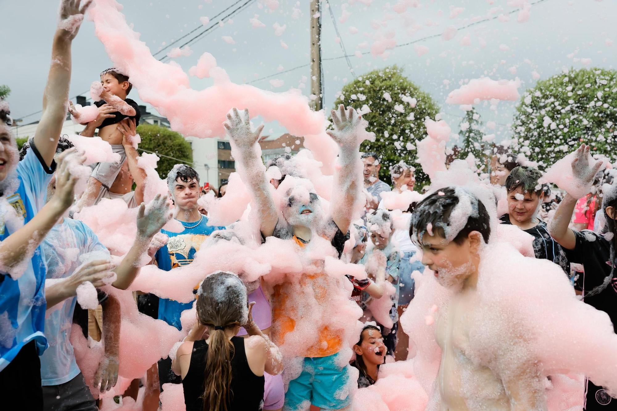La fiesta de la espuma y la chocolatada de Llanera, en imágenes