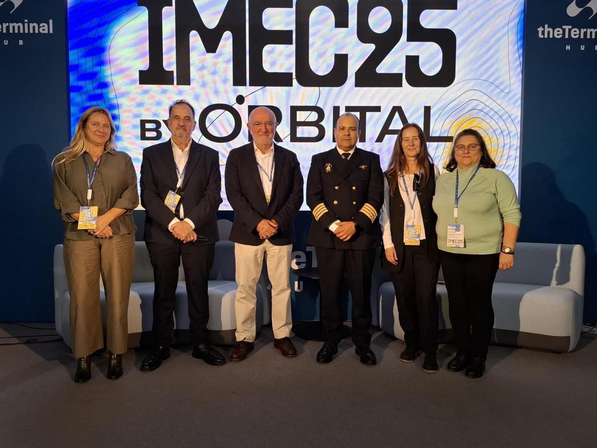 Garbiñe Ayensa, del Intecmar; José Manuel Allegue, de Salvamento Marítimo Almería; Antonio Padial, jefe del centro coordinador de Sasemar en Valencia; Amador Castro, de Gardacostas; Jana Pérez, jefa de Sasemar en Vigo; y Carmen Solana, subjefa del Centro Nacional de Coordinación de Salvamento Marítimo.