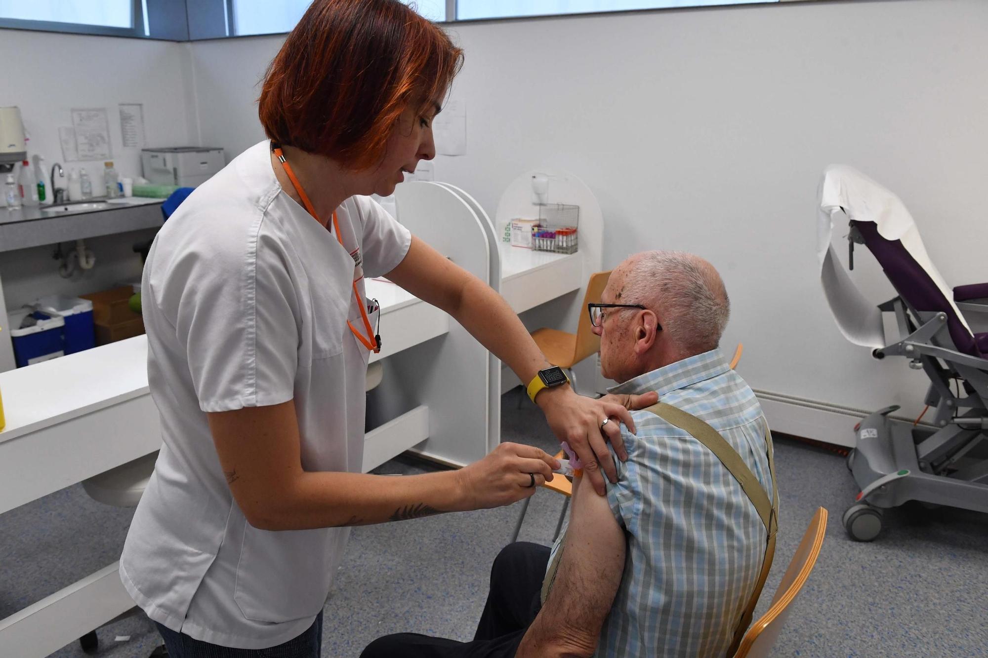 Arranca la vacunación de gripe y COVID en centros de salud a mayores de 80 años