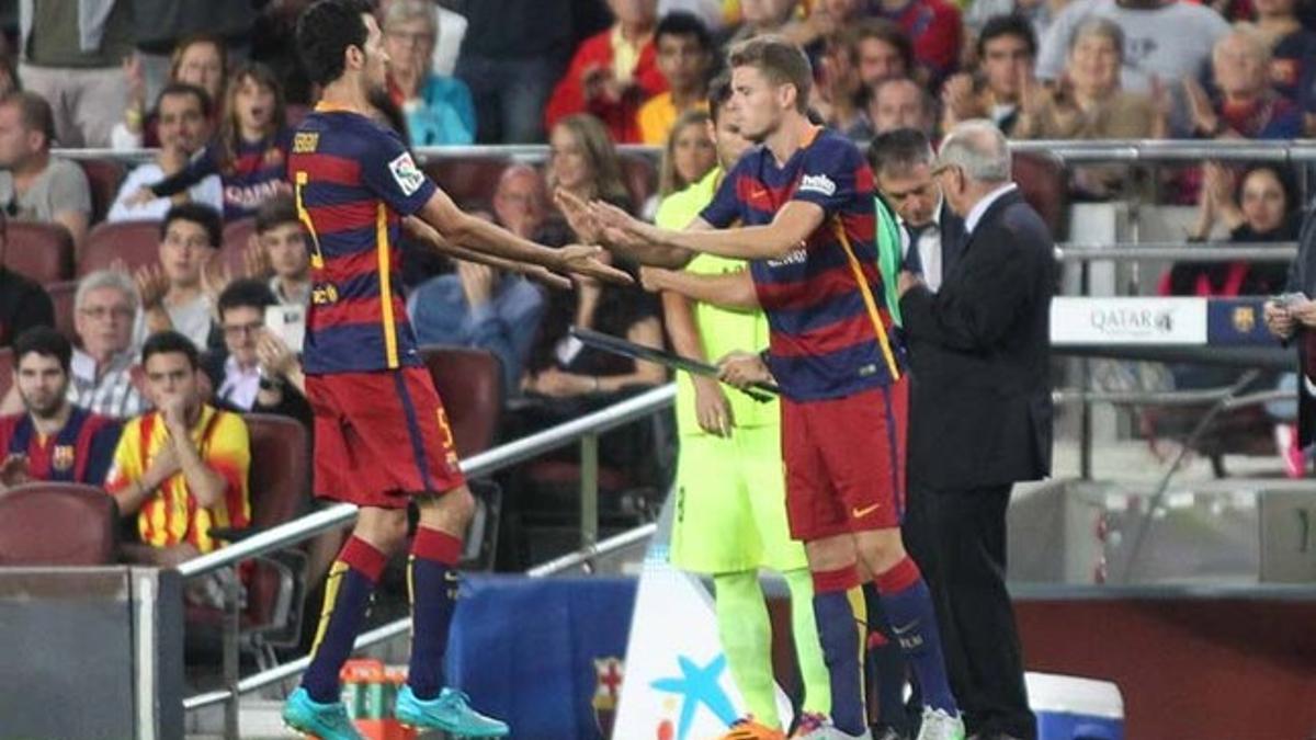 Gumbau entra en sustitución de Busquets en el partido del Barcelona contra el Levante en el Camp Nou
