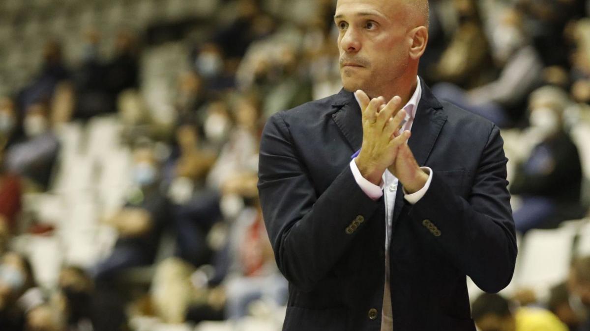 Carles Marco, en un partit del Bàsquet Girona contra el Prat a Fontajau