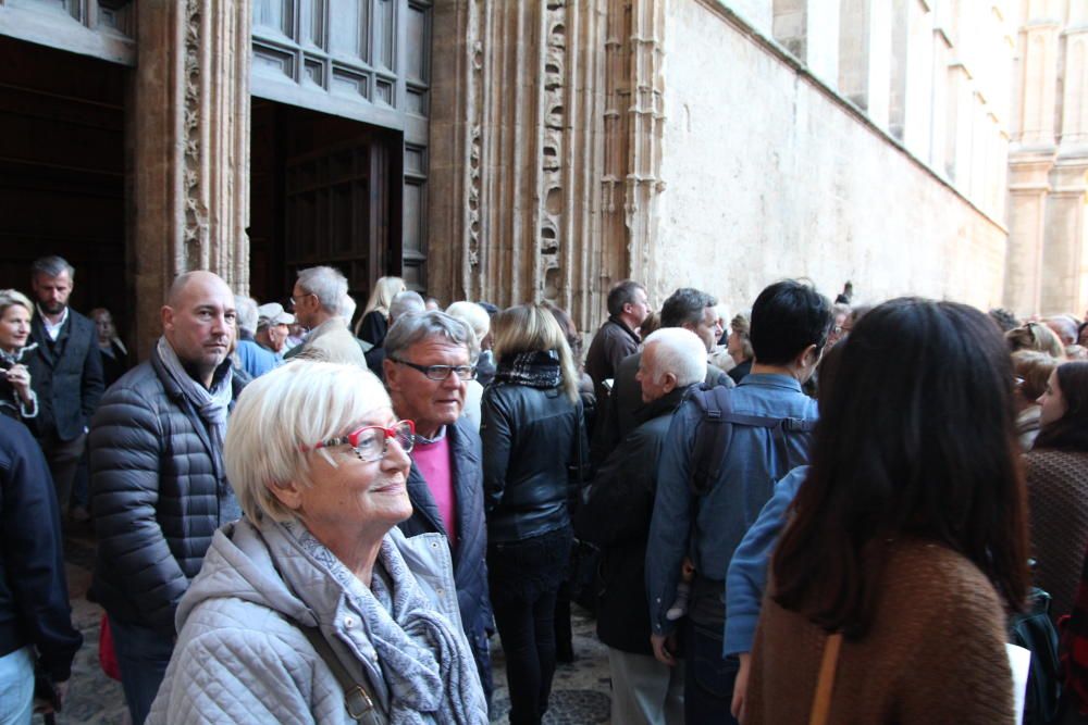 Mehrere tausend Personen kamen an Heiligabend wieder zu den beiden Ausgaben der deutschsprachigen ökumenischen Christvesper in der Kathedrale von Palma de Mallorca, die inzwischen seit 1971 auf Mallorca stattfinden. Die Predigt hielt Pfarrer Andreas Falow.