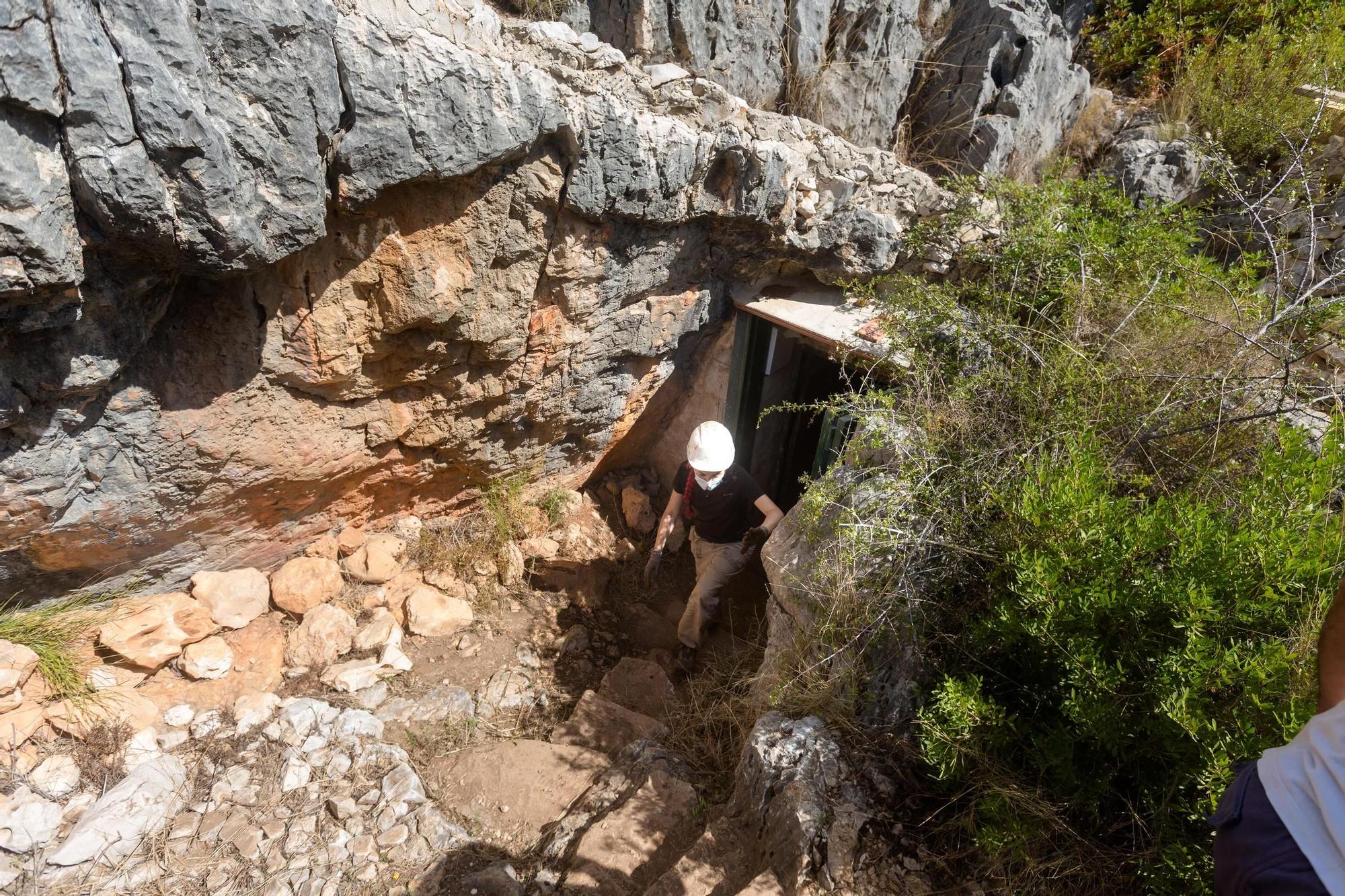 5.000 años enterrados en la Cova del Randero