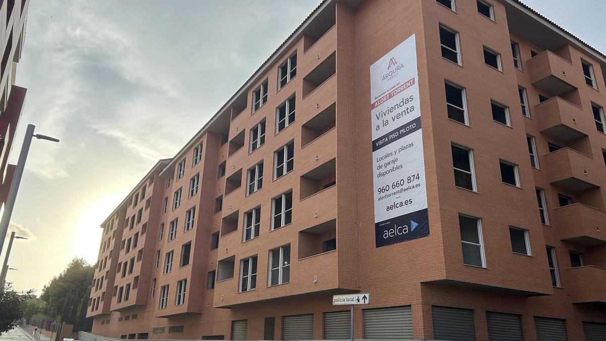 Un bloc de viviendes propietat de la Sareb en Torrent.