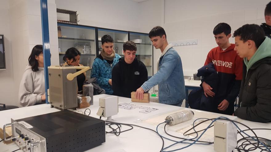 Los estudiantes del Colegio El Buen Pastor de Zaragoza aprenden fuera del aula