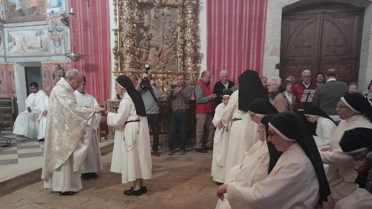 Acto de acogida de nuevas monjas dominicas en el Sancti Spiritus de Toro.