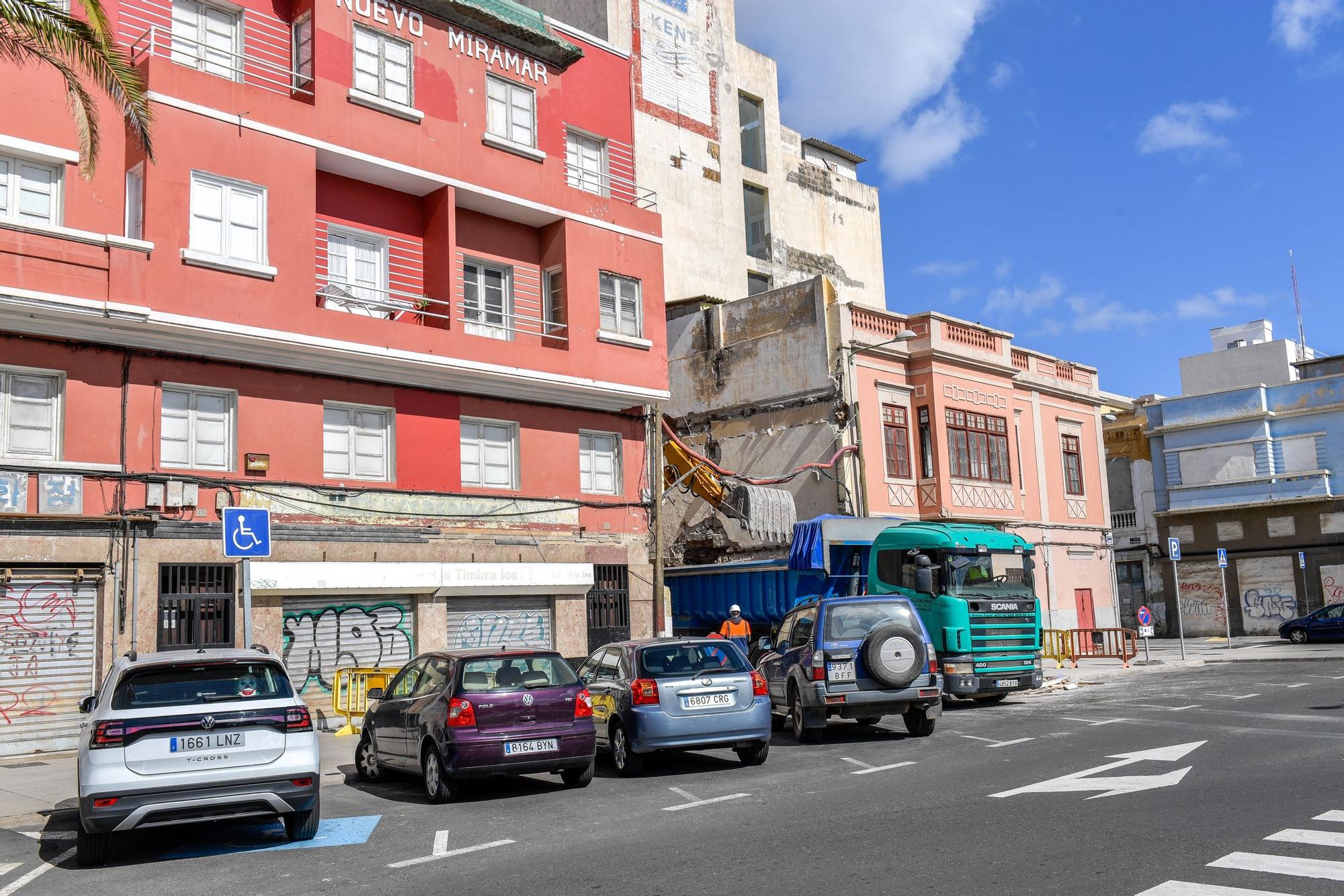 Derribo de viviendas y edificios en el entorno de Manuel Becerra