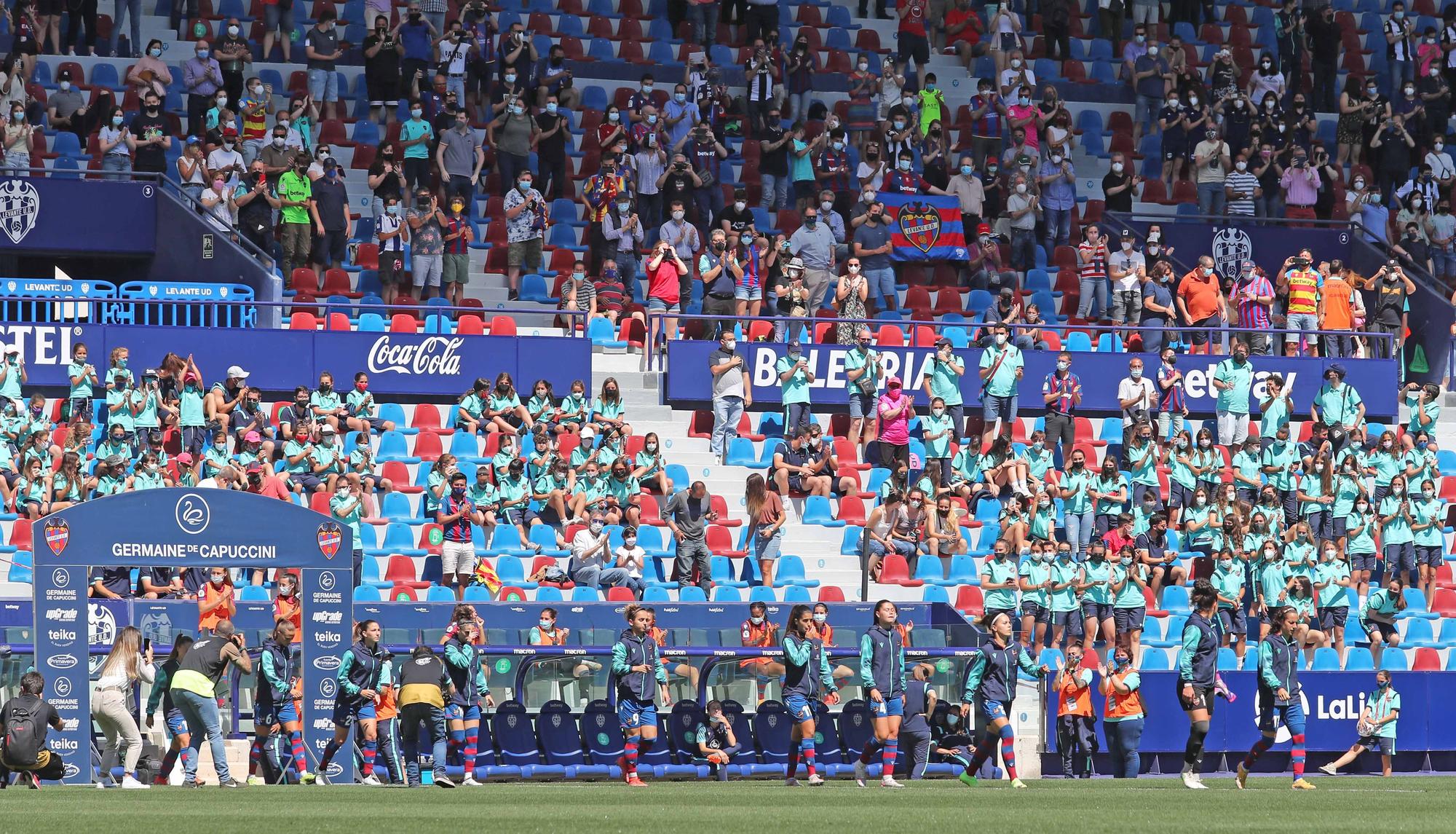 Las imágenes de la vuelta del público al Ciutat de València