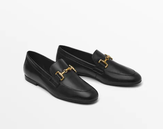 Mocasín negro de piel de Massimo Dutti (79,95 €)