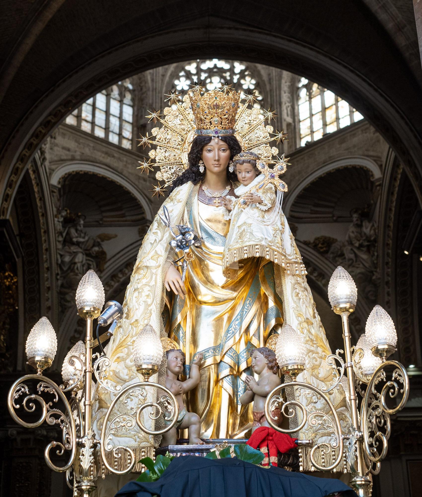 La Virgen de los Desamparados asiste al Tribunal de las Aguas