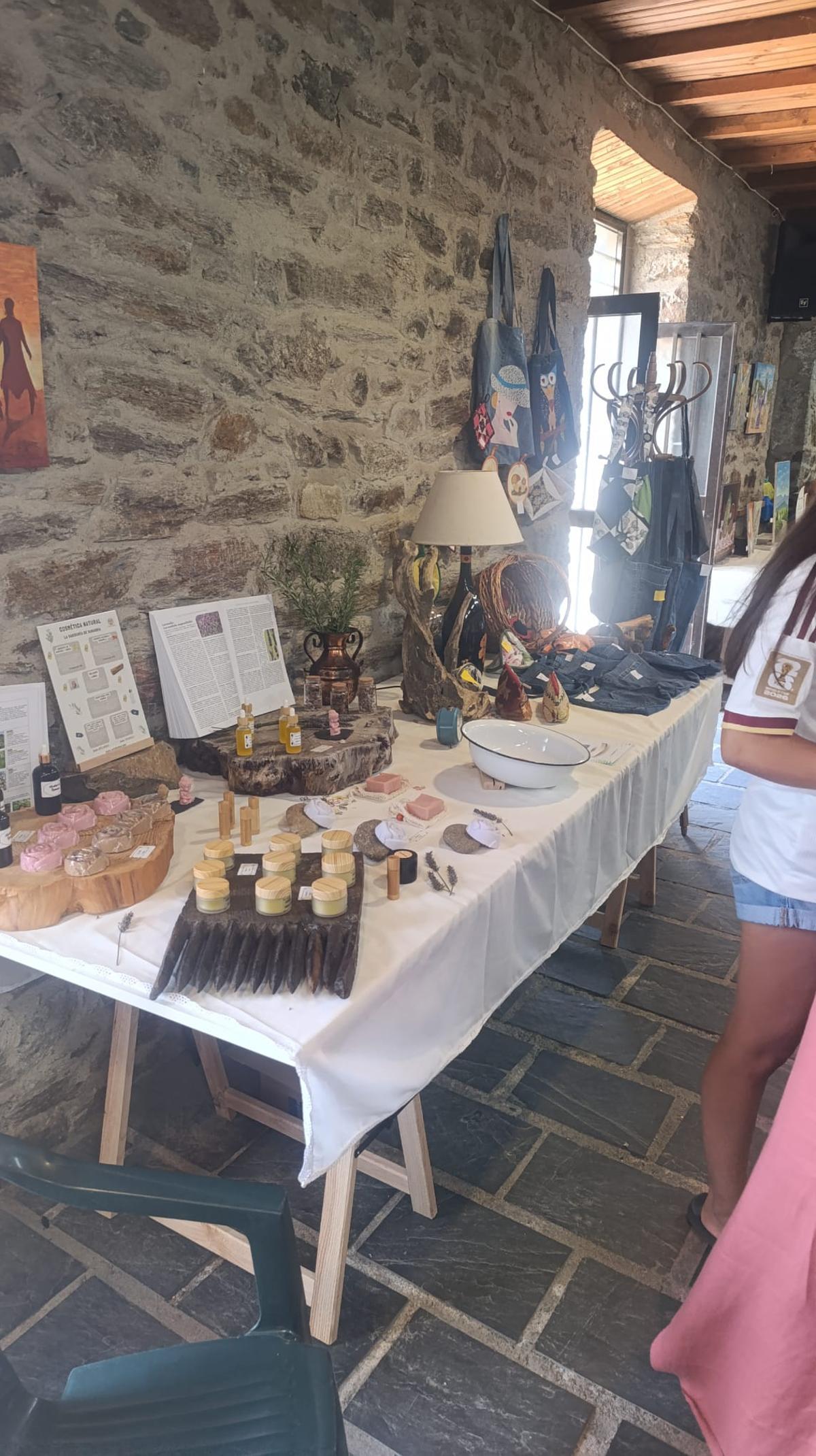 Vigo de Sanabria reúne a vecinos y visitantes en su 7.º Encuentro de Artesanos Vigo de Sanabria reúne a vecinos y visitantes en su 7.º Encuentro de Artesanos