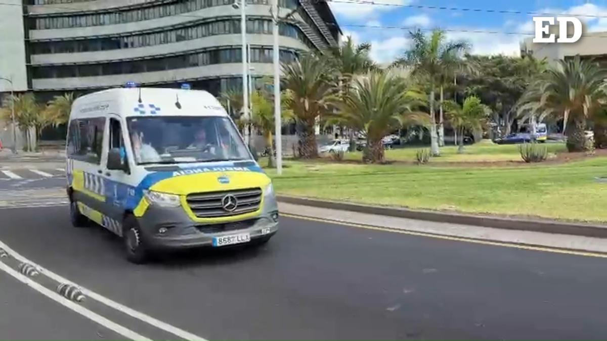Protesta de los sindicatos de ambulancias frente a la Presidencia del Gobierno de Canarias en Tenerife