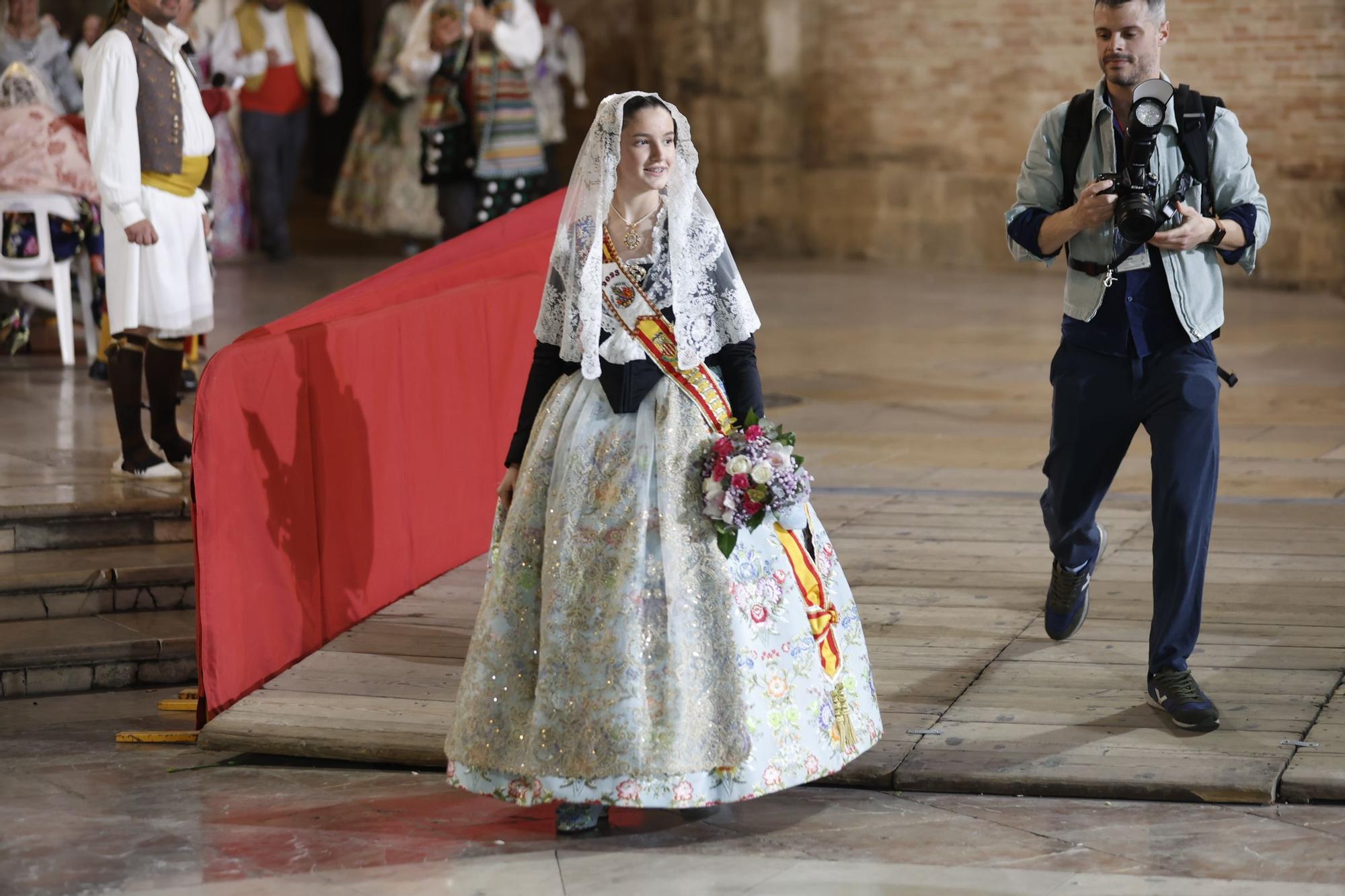 Ofrenda 2023 | Falleras Mayores e Infantiles de comisiones del 17 de Marzo (I)