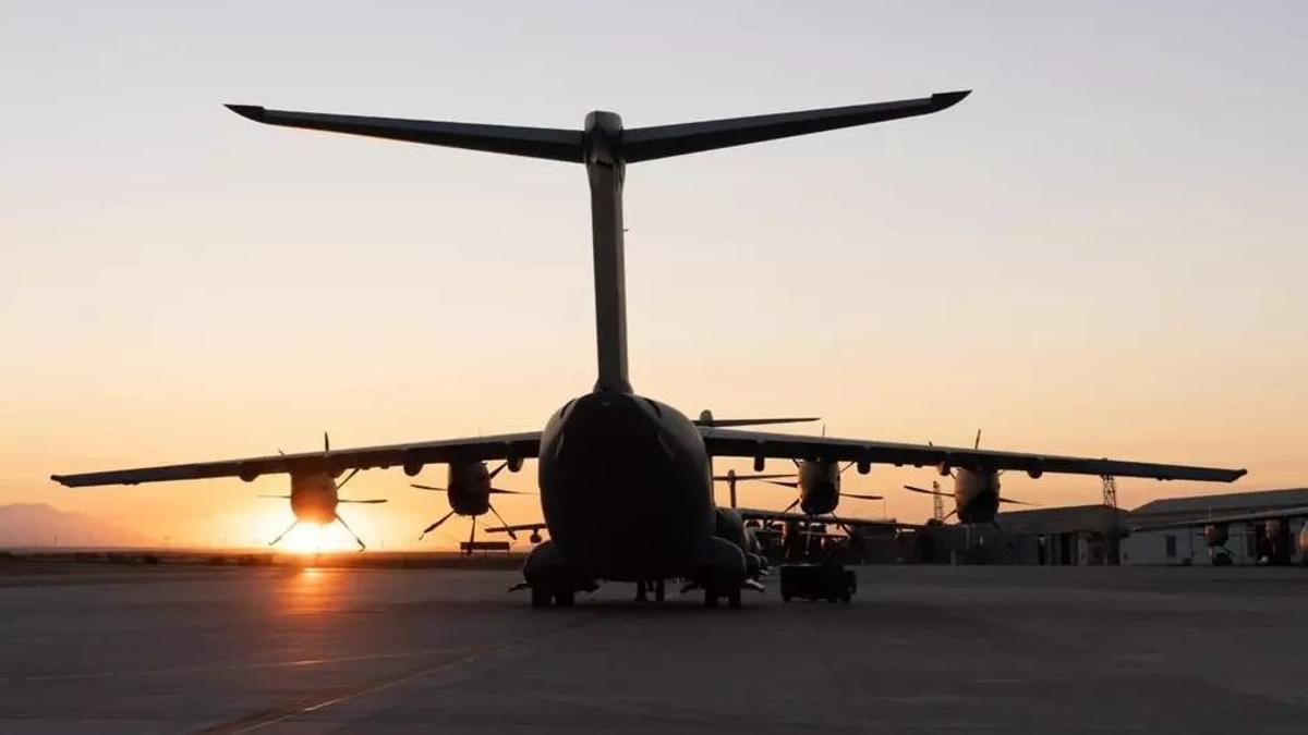 Avión A40M en la Base Aérea de Zaragoza