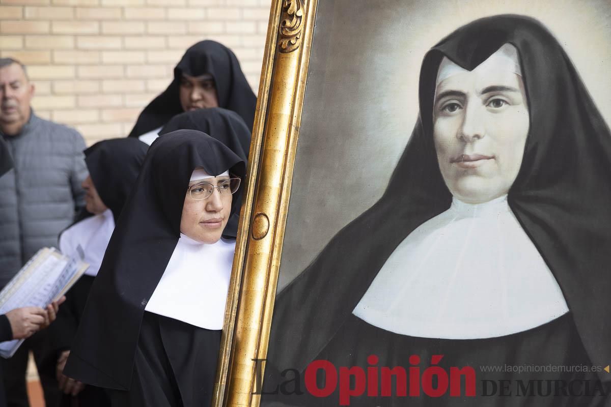 Así ha sido el traslado del cuatro y la reliquia de Santa Teresa de Jornet desde el Asilo hasta la Parroquia de la Concepción en Caravaca