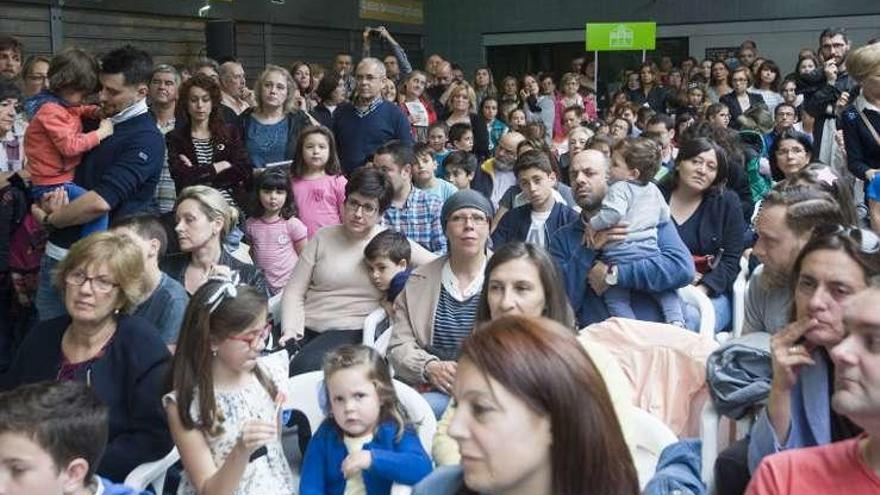 Los ganadores en el concurso Quere o teu mercado recogen sus premios