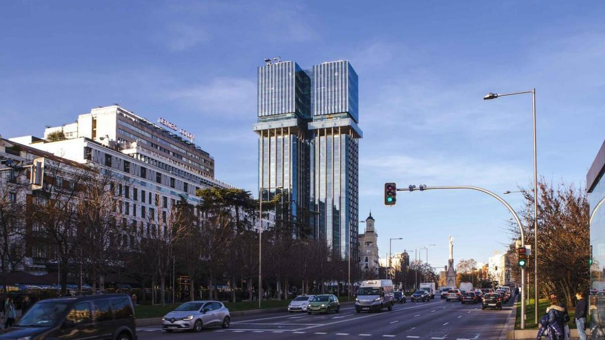 Vistas desde el Paseo del Prado de las Torres Colón muy cerca de terminar sus obras