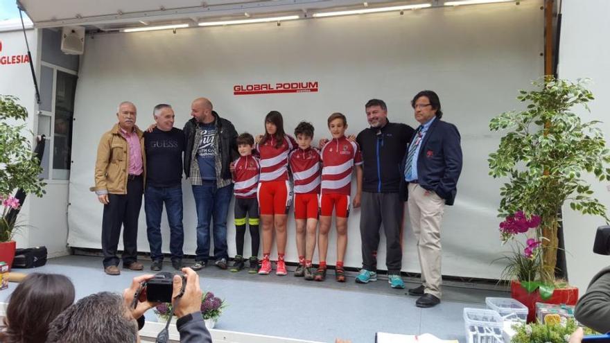 Los campeones de Castilla y León de esta temporada, en el podio.