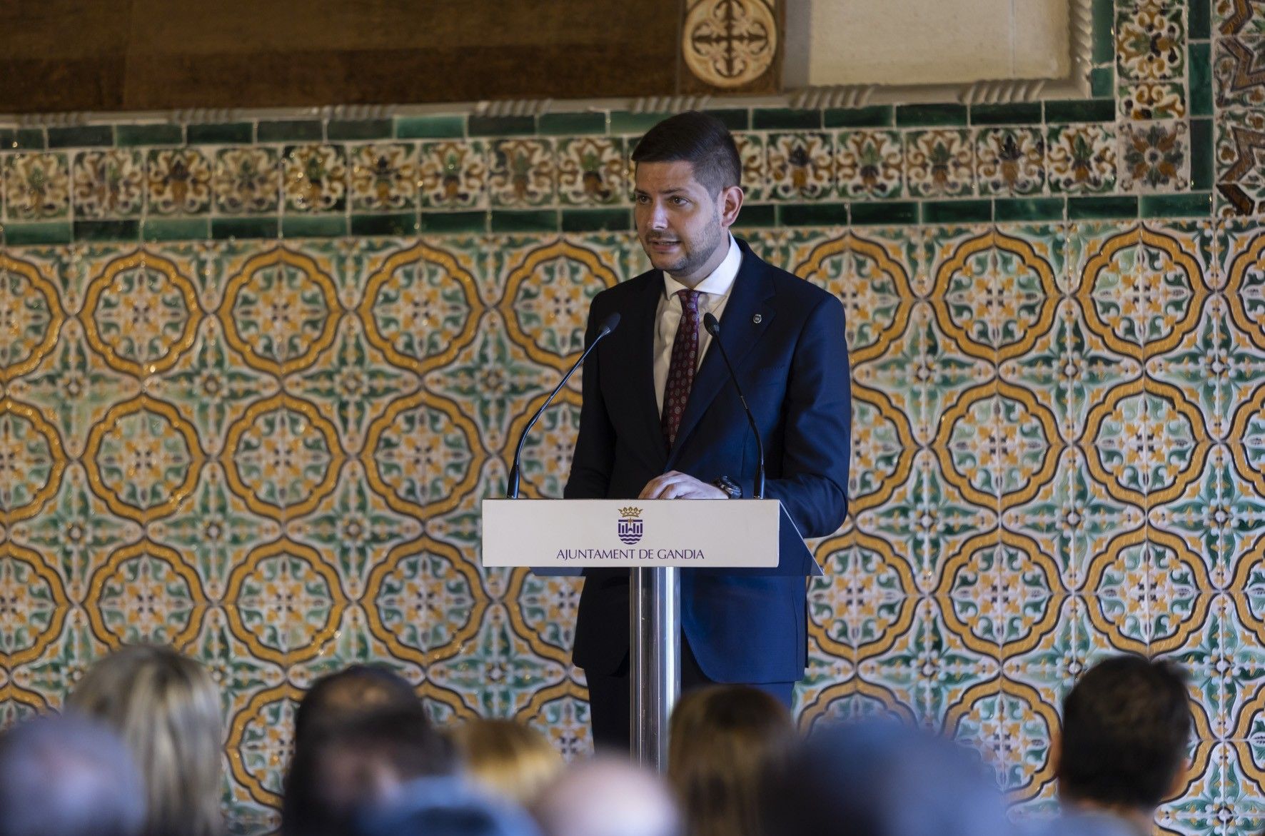 Las imágenes del Acto Cívico que reconoce a personas y colectivos de Gandia