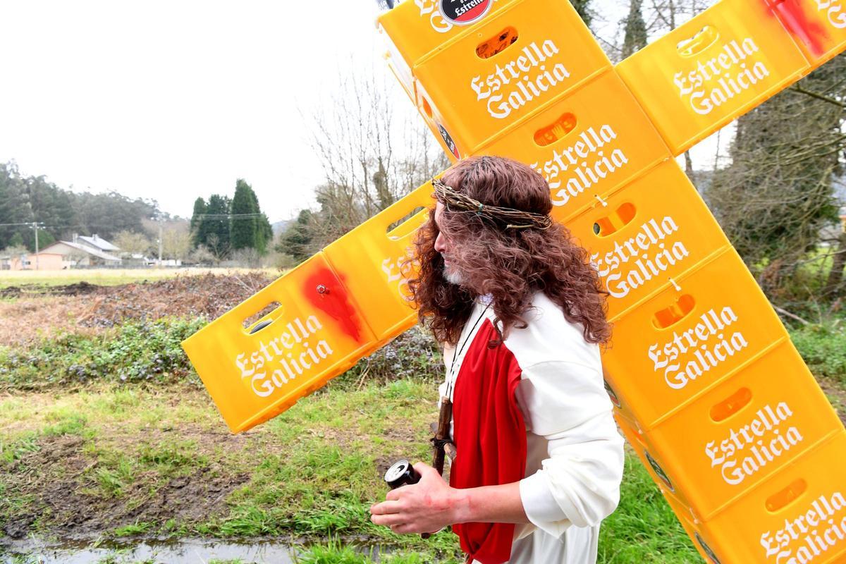 Una persona participa en el entroido de Veiga, en Culleredo.