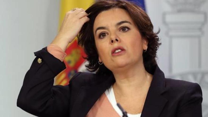 La vicepresidenta Soraya Sáenz de Santamaría, ahir en roda de premsa posterior al Consell de Ministres.