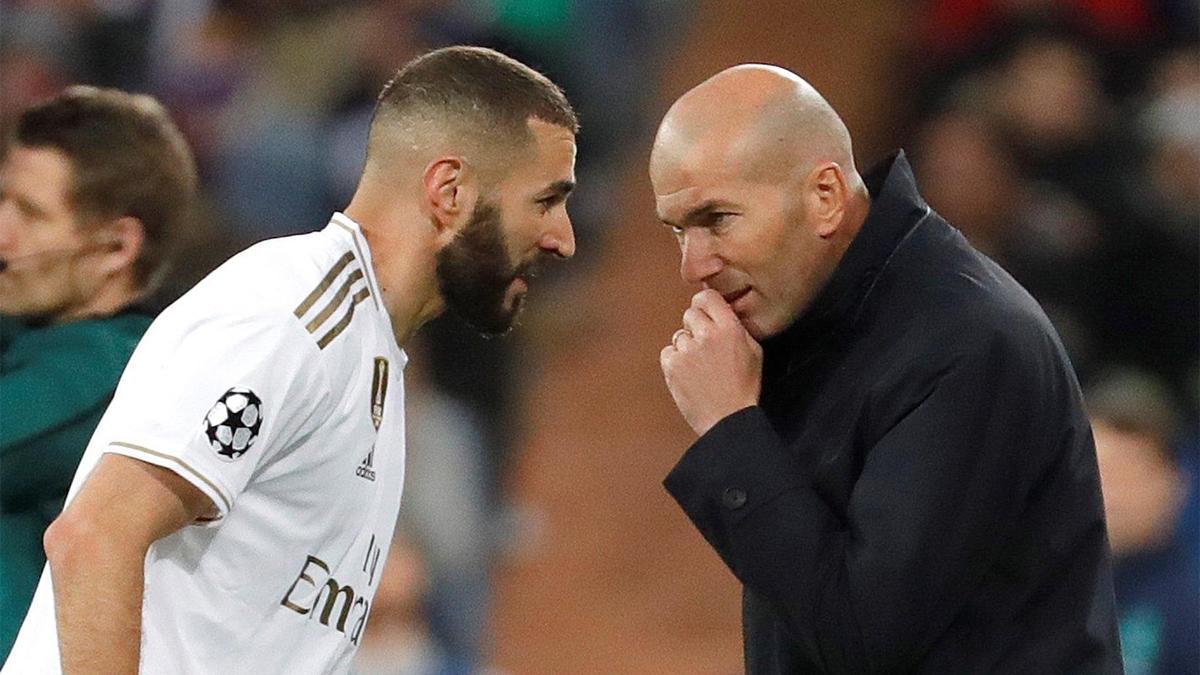 Zidane da instrucciones a Benzema