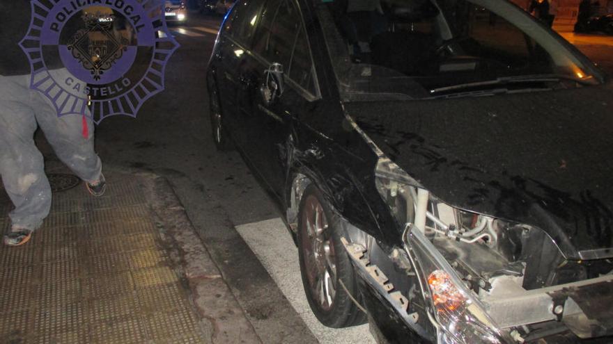 Una conductora ebria causa daños a tres turismos en la calle República Argentina