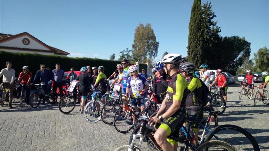 Una marcha ciclista reivindica el tren de cercanías entre Palma y Villa del Río