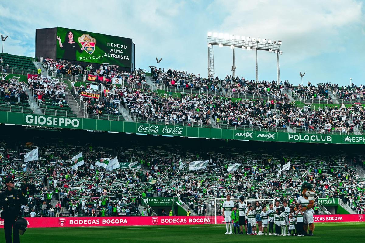 El Fondo Norte del Martínez Valero, repleto de aficionados durante el Elche-Albacete.