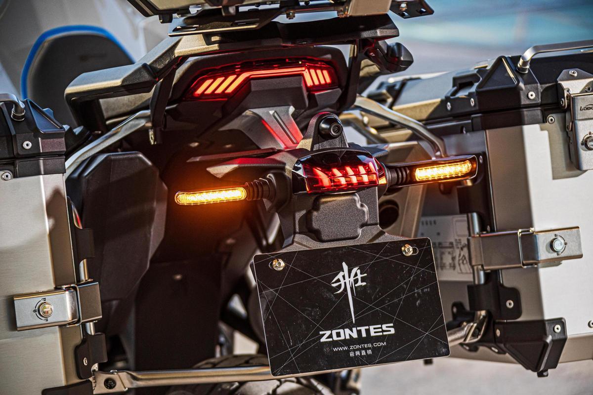 Çok eksiksiz standart donanıma sahiptir