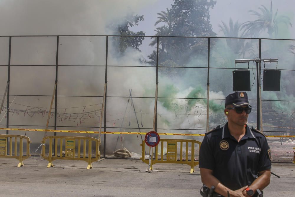 Mascletà de aviso de fiestas en Elche