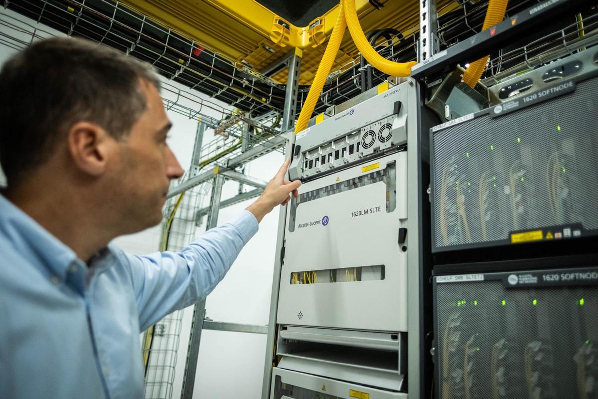 Conexión con un cable submarino en el datacenter D-Alix del ITER de Granadilla de Abona.