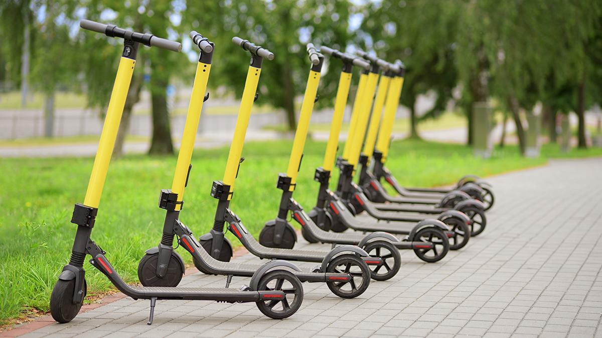 La velocitat màxima en zones compartides amb vianants serà de 10km/h.