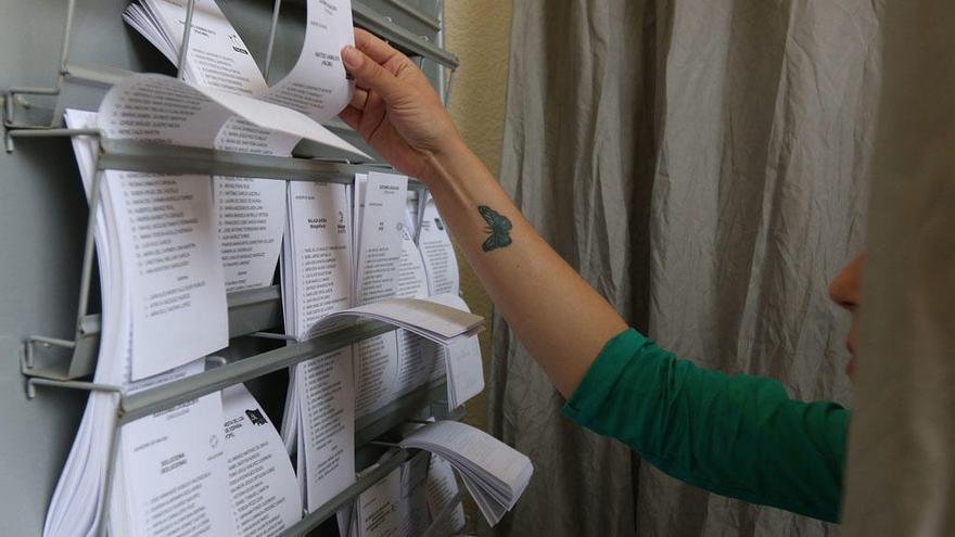 Una imagen de la jornada electoral de mayo de 2015 en un colegio de Málaga.