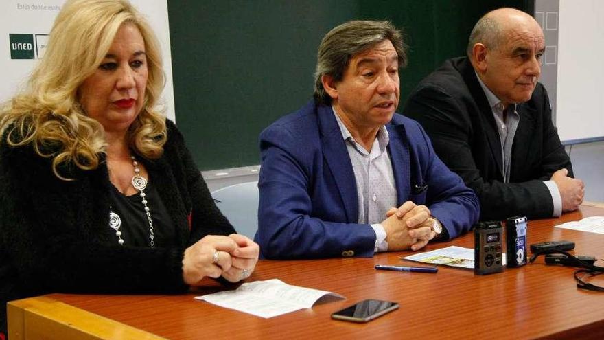 Marisol Lozano, Juan Andrés Blanco y Antonio Rodríguez, ayer en la UNED.