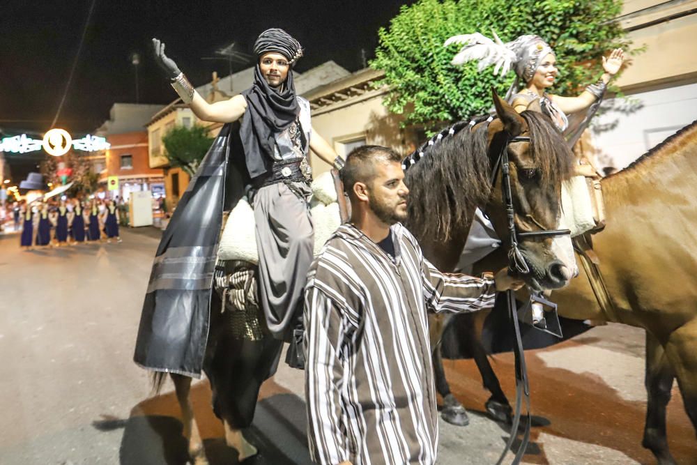 La Entrada Cristiana culmina una espectacular trilogía festera en Almoradí