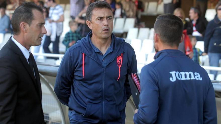 José Miguel Campos, entrenador del Granada B, en el partido de la primera vuelta.