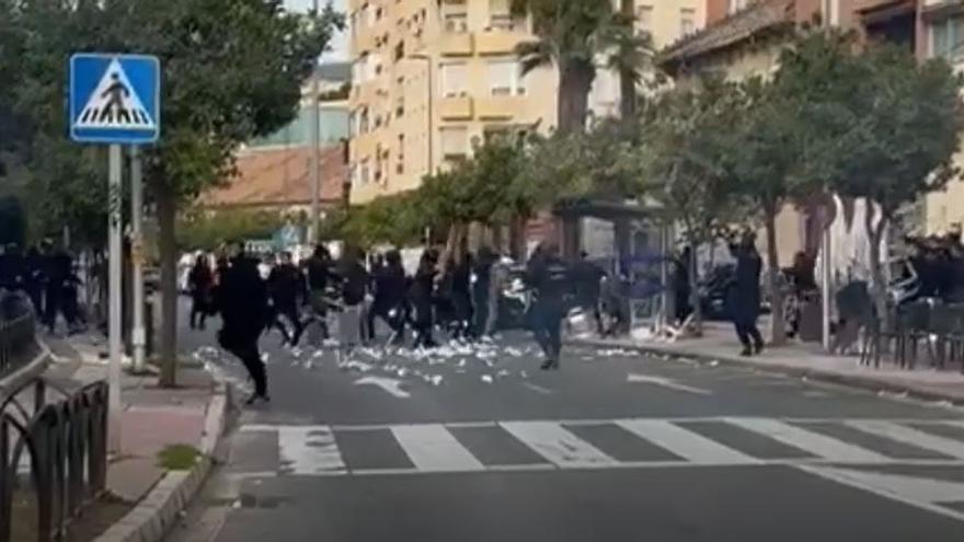 Los ultras protagonizan graves altercados antes del Marbella FC-Atlético en La Rosaleda