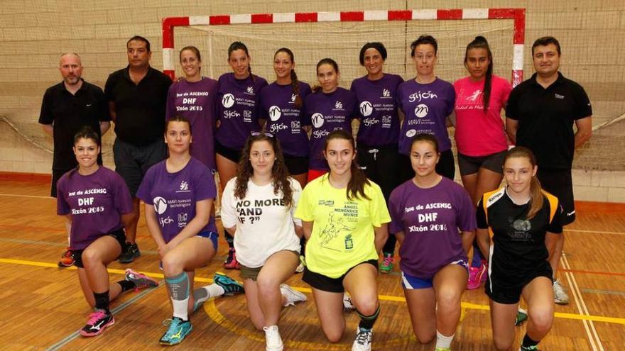 Las jugadoras del Mavi NT que ayer empezaron a entrenar.