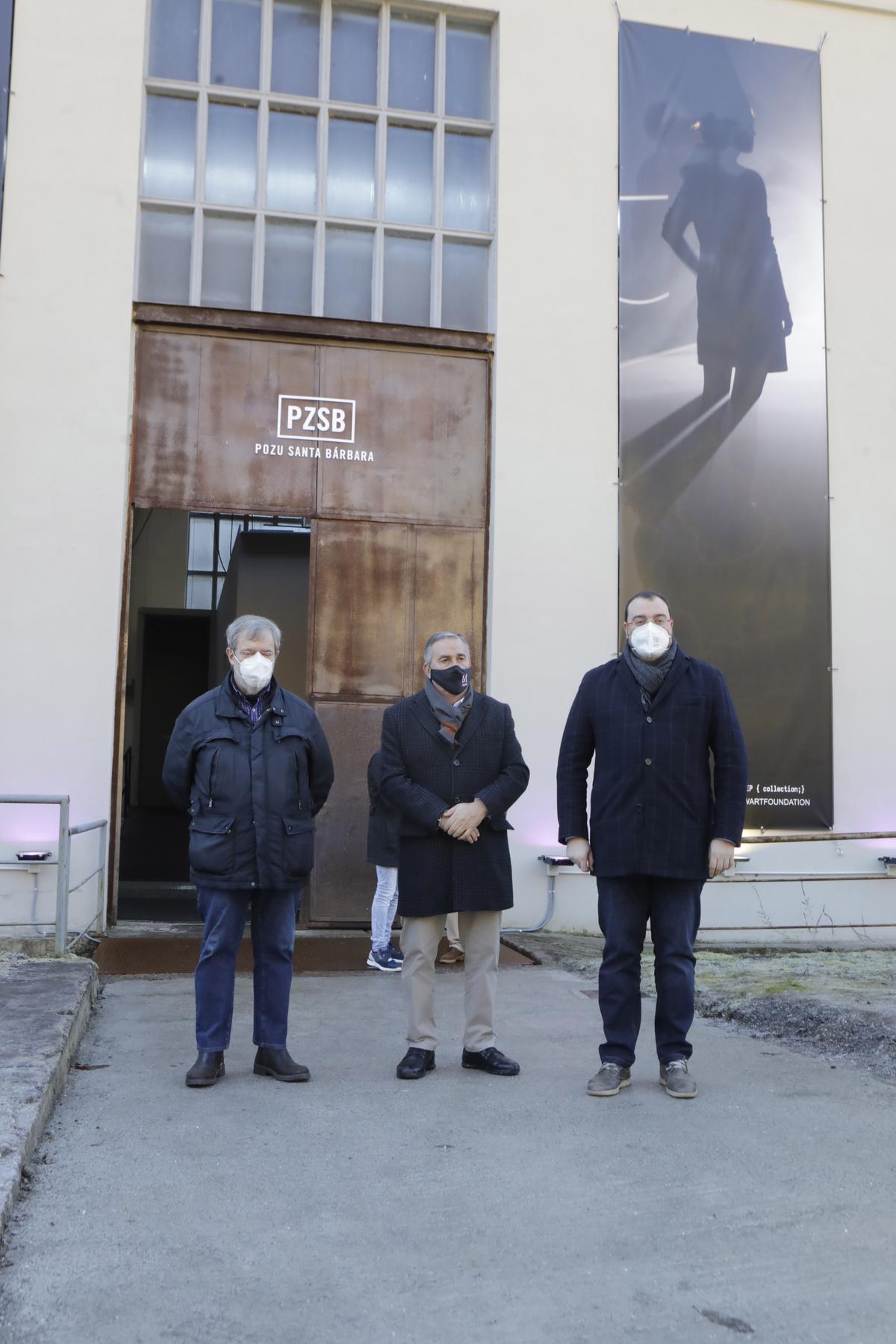 La visita de Adrián Barbón a la exposición de McCall