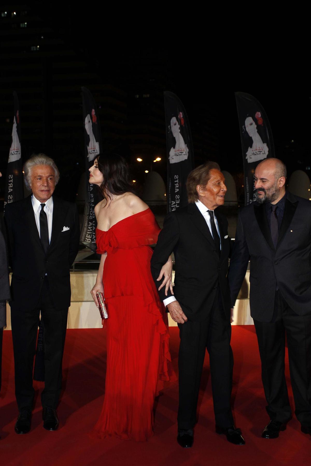 La noche en la que Valentino vistió Les Arts de alta costura con el estreno de 'La Traviata'