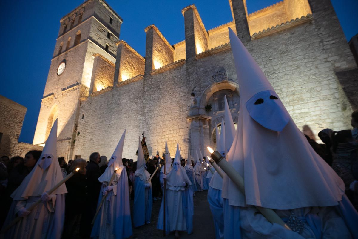 Semana Santa En Ibiza: procesión del Santo Entierro en el Viernes Santo