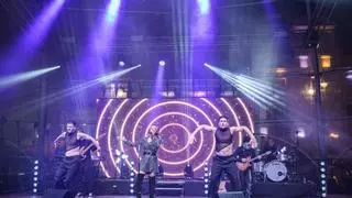 Las Iguales y Lokácostao celebran por todo lo alto su victoria en Mérida en la noche del 'pregón-concierto' de Merche