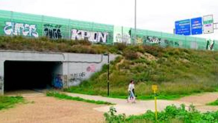 Un andador peatonal ya une el Actur y el Campus