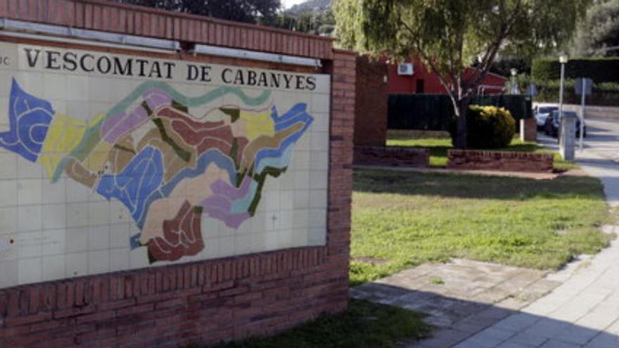 Cartell d&#039;accés a la urbanització Vescomtat de Cabanyes de Calonge