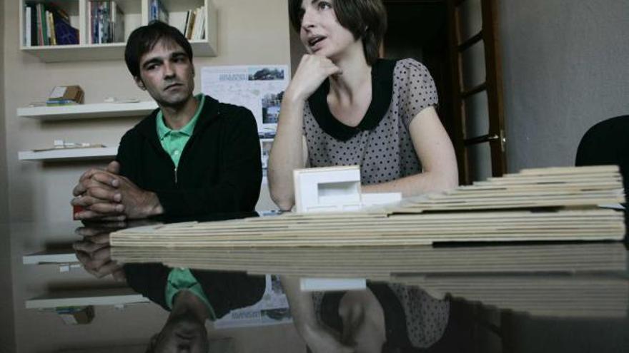 Iván González Duque y Alicia Zamora, en su despacho profesional.